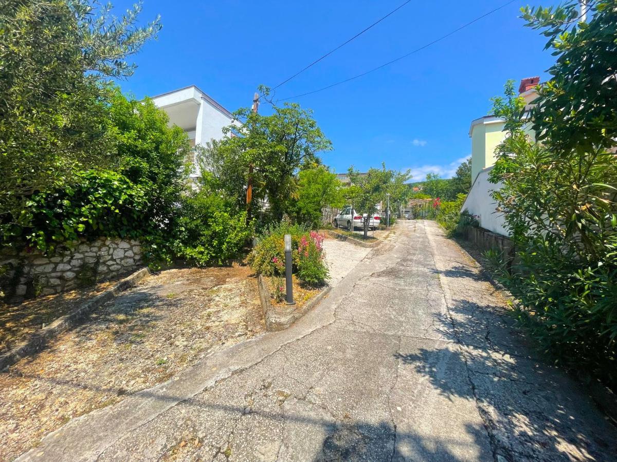 Apartments Jadranka Dramalj Bagian luar foto