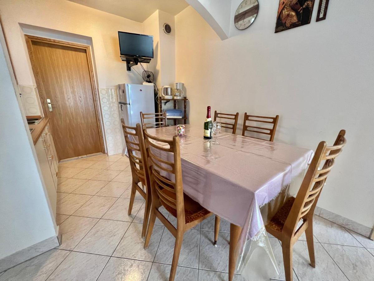 Apartments Jadranka Dramalj Bagian luar foto